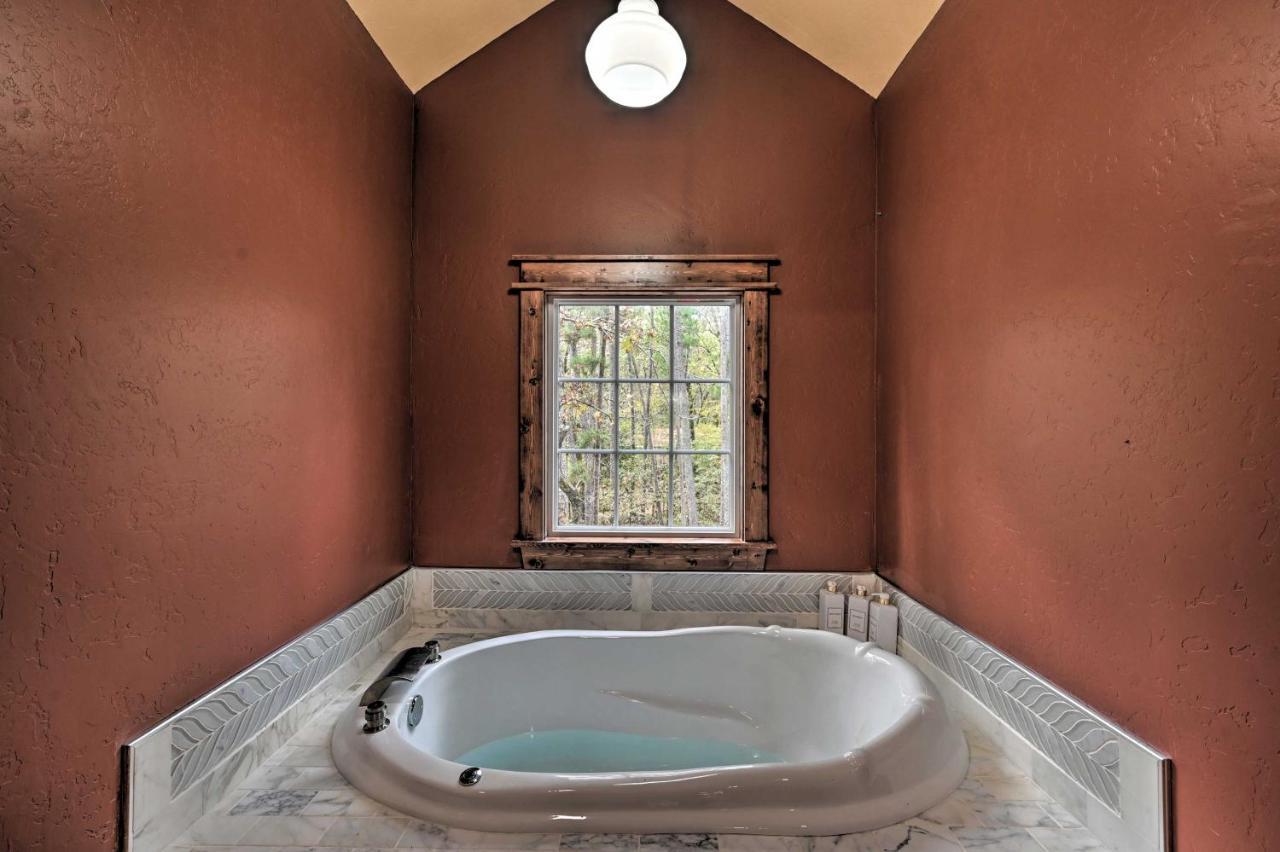 Tudor-Style Broken Bow Cottage With Hot Tub And Decks! Stephens Gap 외부 사진